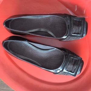 Clarks Patent Leather Kitten Heels Buckle Size 7.5